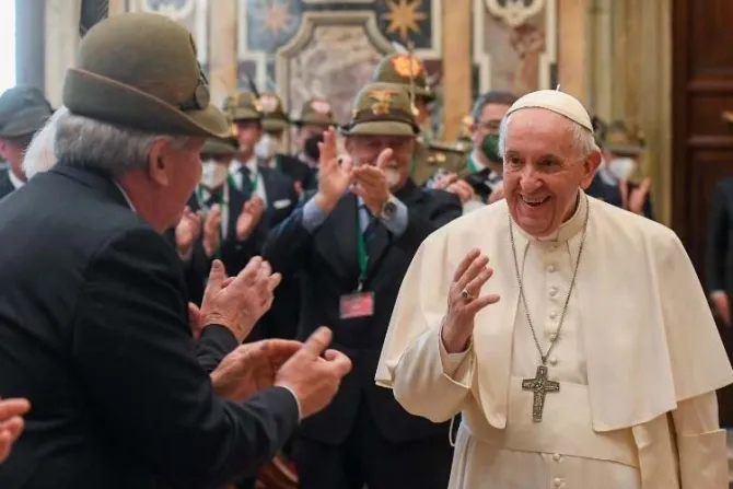 El Papa agradece a militares de montaña italianos su entrega y servicio