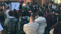 Momento de la presentación de la asociación Totus Tuus en el campus de la Universidad Carlos III de Madrid (España). Foto: Asociación Totus Tuus. 