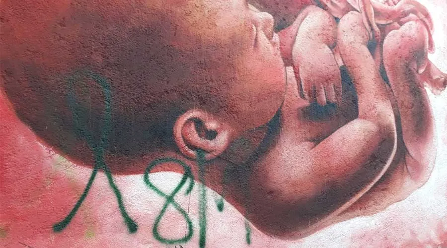 Abortistas vandalizan mural provida en México