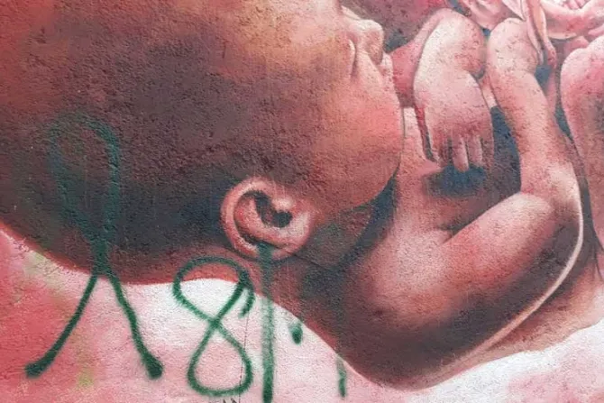 Abortistas vandalizan mural provida en México