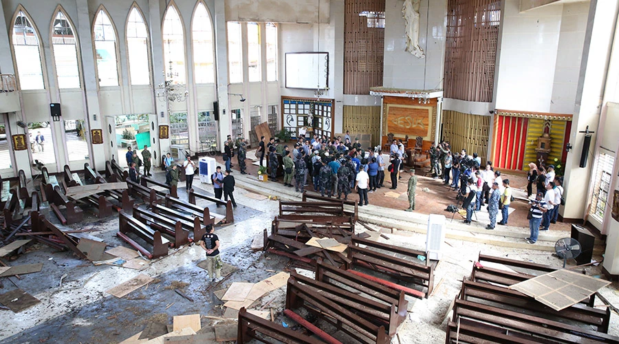 Inspección a la Catedral de Nuestra Señora del Monte Carmelo en Jolo, Filipinas, el 28 de enero de 2019 / Crédito: Albert Alcain - Dominio Público?w=200&h=150