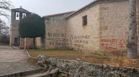 Atacan con pintas dos iglesias de España