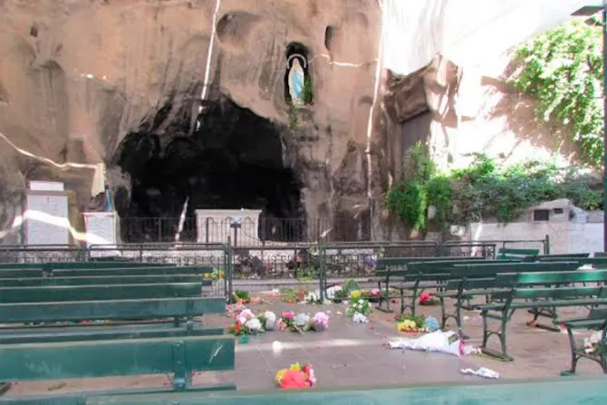 Desconocidos atacan Santuario de la Virgen de Lourdes en Chile