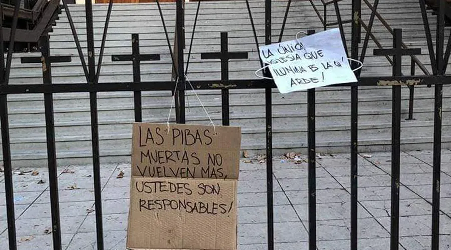 Ataque abortista a parroquias de Buenos Aires. Fotos: Facebook Provida Dame Una Oportunidad?w=200&h=150
