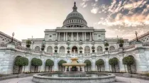 Atardecer en el Capitolio, sede del Congreso de Estados Unidos. Foto: Flickr de IPBrian (CC BY-NC-SA 2.0).