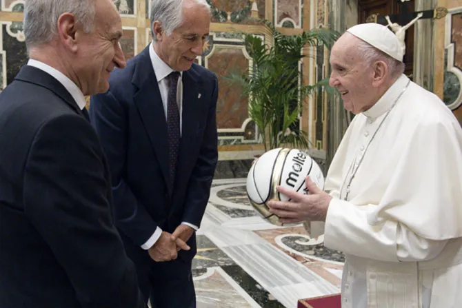 El deporte desarrolla la disciplina necesaria para la vida espiritual, afirma el Papa