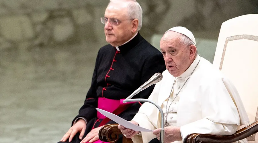 El Papa Francisco pronuncia la catequesis. Foto: Daniel Ibáñez / ACI Prensa