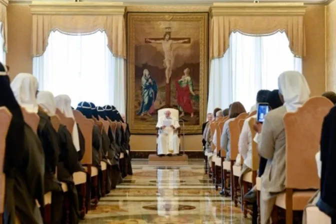 El Papa recuerda la intensa vida de oración de San Juan Pablo II: "La primera tarea es rezar"