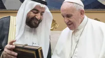 El Papa Francisco recibe al emisario saudí. Foto: L'Osservatore Romano