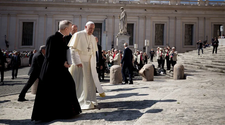 El Papa Francisco antes de comenzar la audiencia. Foto: Daniel Ibáñez / ACI Prensa?w=200&h=150