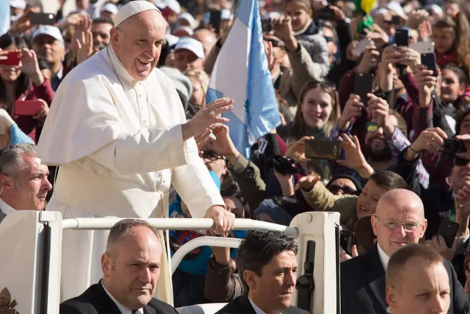 Papa Francisco: “Que nuestro amor no sea una telenovela, no seamos impostores”