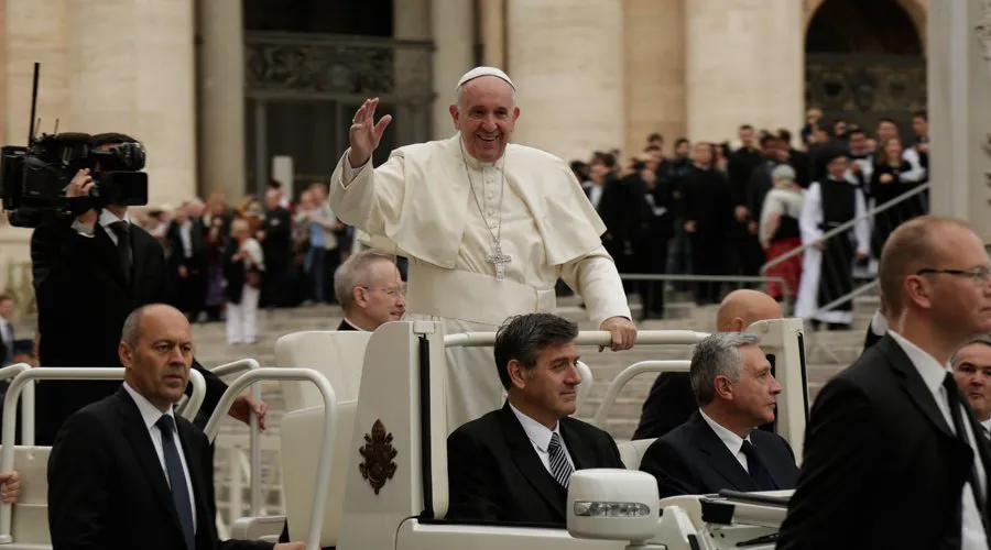 El Papa en la Audiencia General. Foto: Daniel Ibáñez / ACI Prensa?w=200&h=150