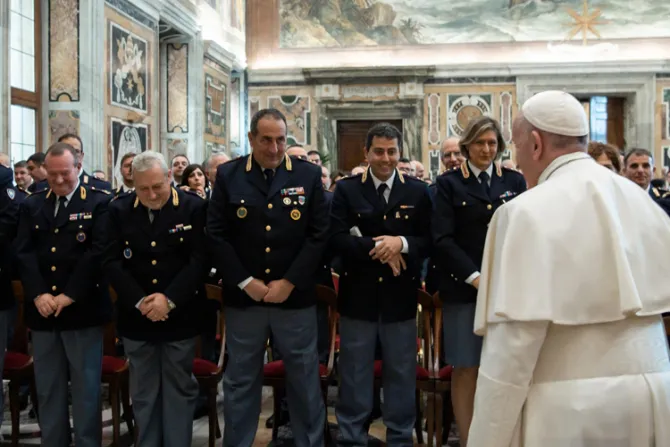 Papa Francisco pide cordialidad a la seguridad pública en el Vaticano