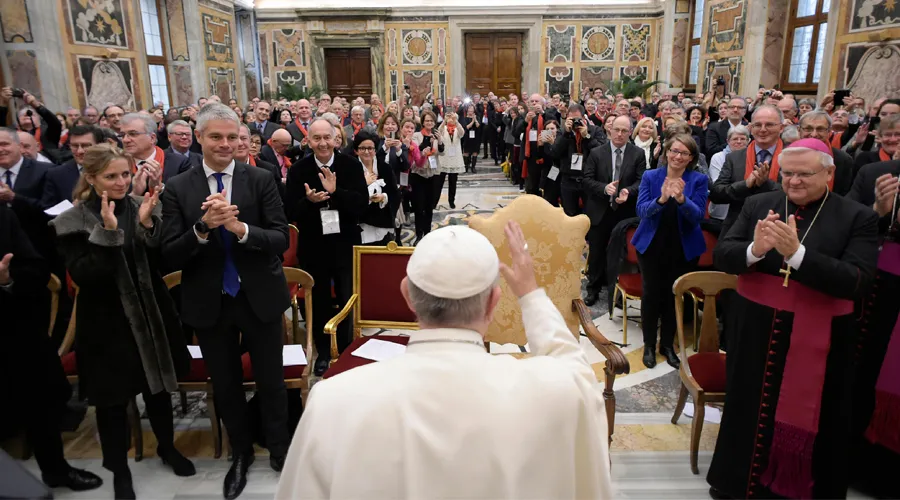 El Papa en la audiencia con los políticos. Foto: L'Osservatore Romano?w=200&h=150