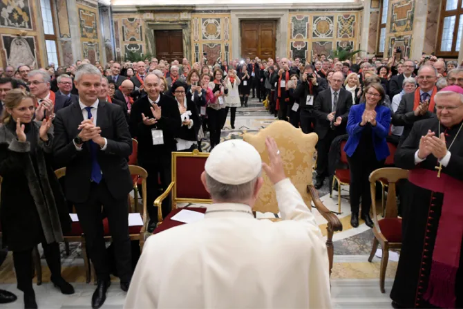 ¿Los políticos? Claves en la construcción de un mundo más justo, asegura el Papa
