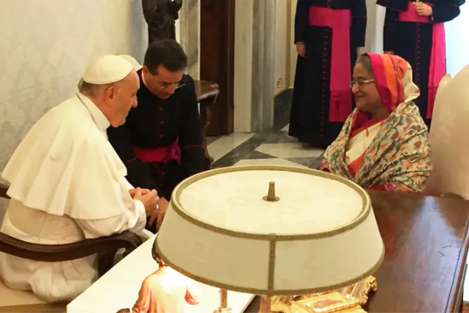 El Papa habla con la primera ministra de Bangladesh sobre los Rohingya