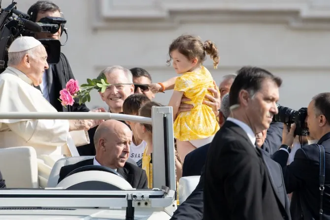 El Papa Francisco advierte que no hay santidad sin servicio a los pobres y marginados