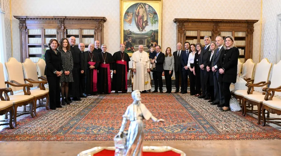 El Papa Francisco recibe a Misión América en el Vaticano. Crédito: Vatican Media?w=200&h=150
