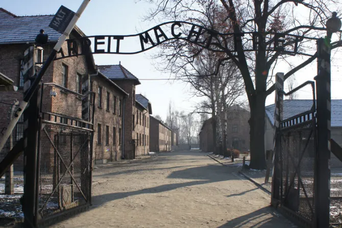 La verdad de Auschwitz debe servir para unir a la sociedad, dice obispo