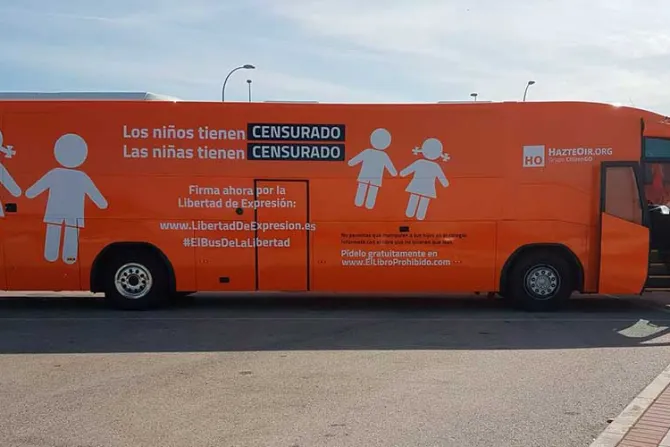 HazteOír presenta nuevo autobús contra la ideología de género y denuncia censura