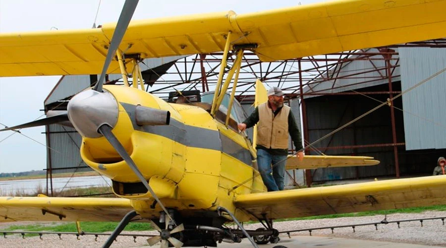 Avión usado para bendecir los campos y a fieles en Cow Island. Crédito: Facebook Diócesis de Lafayette?w=200&h=150