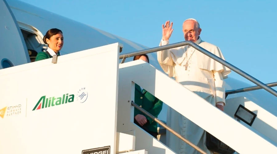 El Papa en el avión de Alitalia. Foto: Vatican Media?w=200&h=150