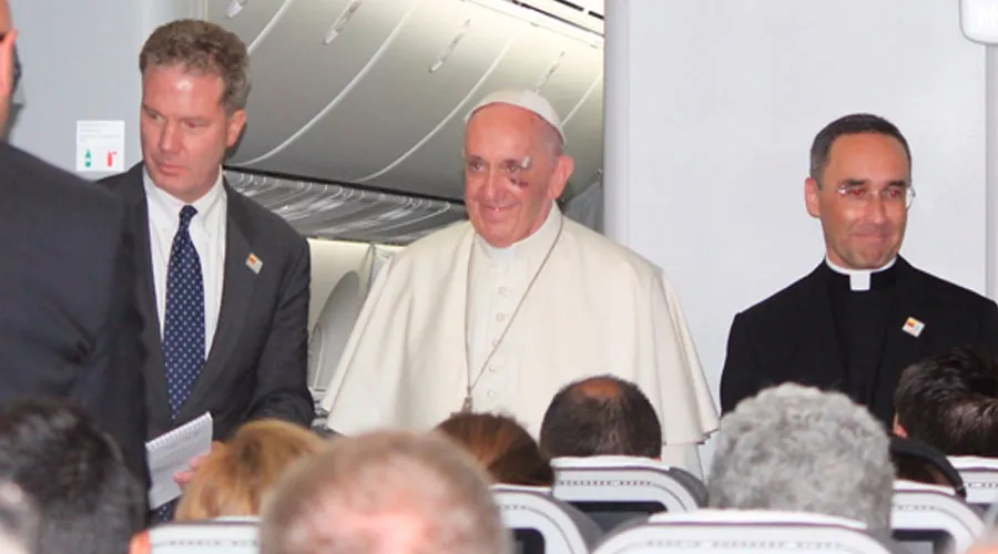 El Papa Francisco en la rueda de prensa en el avión en el que volvió de Colombia a Roma. Foto: Álvaro de Juana (ACI Prensa)?w=200&h=150