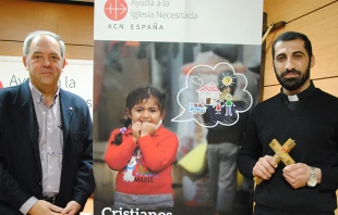 Javier Menu00e9ndez Ros, director de Ayuda a la Iglesia Necesitada en Espau00f1a (dcha) y el P. Naim Shoshandy, sacerdote siro catu00f3lico. Foto: Ayuda a la Iglesia Necesitada.  