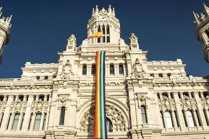 PSOE propone reconocer en DNI a “menores transexuales” sin permiso de los padres