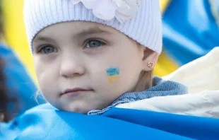 Niña de Ucrania en el Ángelus del 27 de febrero. Crédito:Vatican Media 
