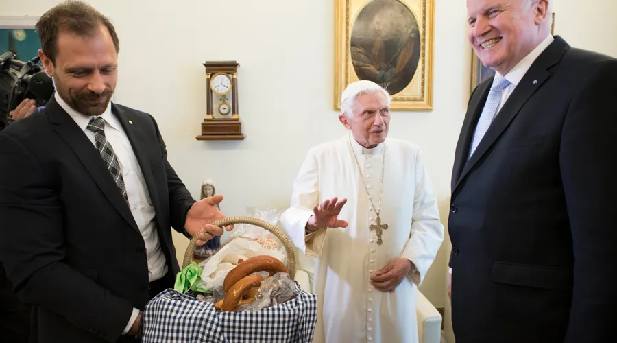 El Papa en la celebración de su 90 cumpleaños. Foto: L'Osservatore Romano