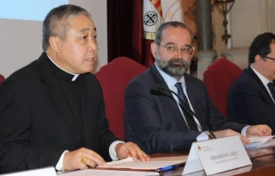El Nuncio Apostu00f3lico en Espau00f1a, Mons. Bernardito Auza junto al Gran Canciller de la Universidad Abat Oliba CEU, Alfonso Bullu00f3n de Mendoza. Cru00e9dito: Abat Oliba-CEU 