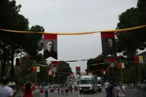 Imágenes de los mártires en Tirana, Albania (Foto Daniel Ibáñez / ACI Prensa)