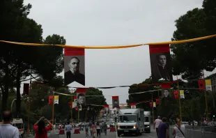 Imágenes de los mártires en Tirana, Albania (Foto Daniel Ibáñez / ACI Prensa) 