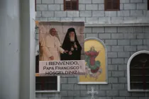 Un afiche del Papa Francisco con el Patriarca Bartolomé I en una iglesia de Estambul, Turquía (Foto Daniel Ibáñez / ACI Prensa)