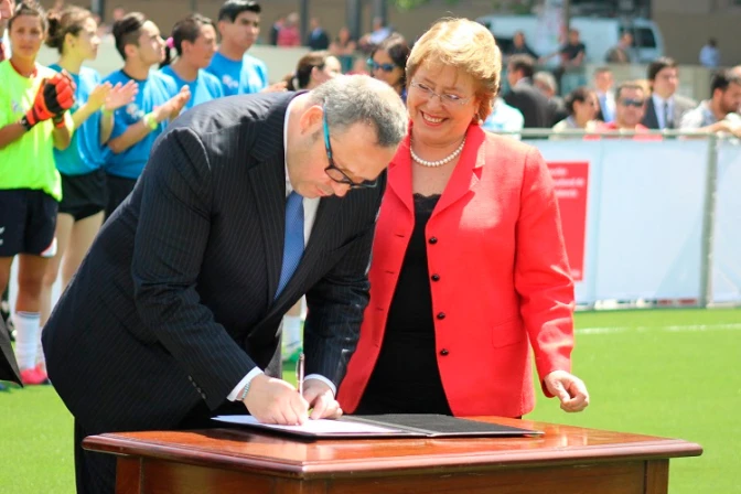 Denuncias de millonaria corrupción en Chile generarían debate “contaminado” sobre el aborto