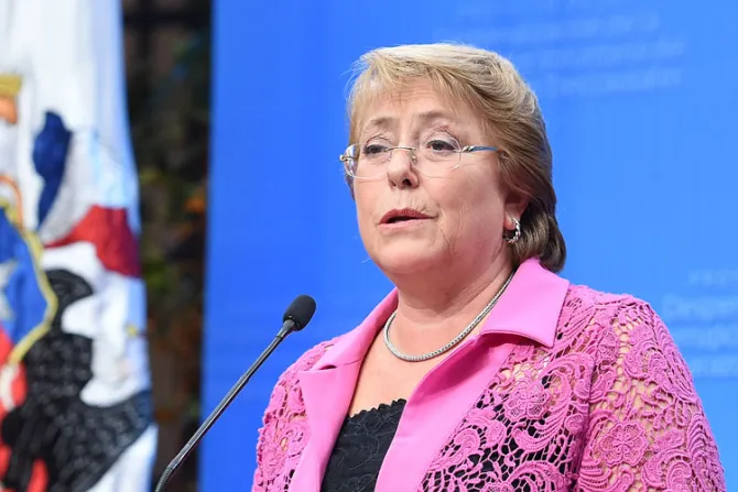 Bachelet presenta proyecto para despenalizar aborto en Chile