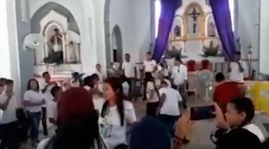 Polémica por jóvenes que bailan reguetón en iglesia de Colombia