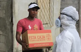 Entrega de insumos básicos en zonas afectadas por el coronavirus en Guayaquil. Crédito: Banco de Alimentos Diakonía 