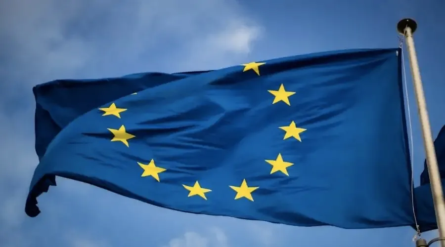 Bandera de la Unión Europea. (Imagen referencial). Foto: Christian Lue / Unsplash