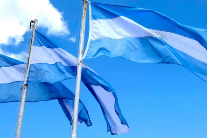  Argentina aún necesita reconciliarse, afirma arzobispo en Tedeum por aniversario patrio