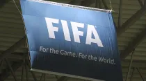Bandera con emblema de la FIFA. Foto: Flickr Thomas Couto (CC BY-NC 2.0)