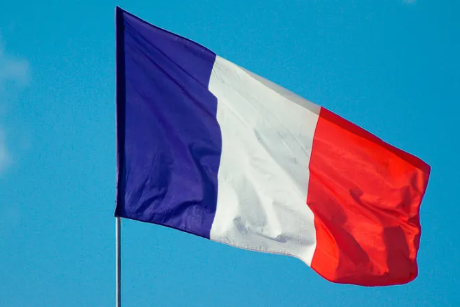 Iglesia en Francia: Investigación revela 3 mil víctimas de abuso en 70 años