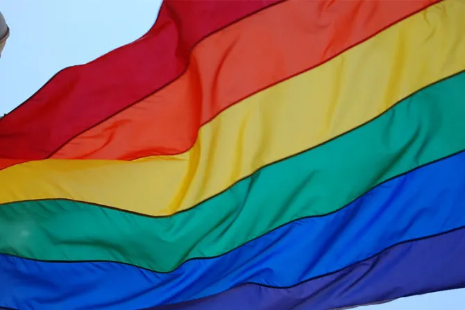 Piden embanderar con símbolo gay la capital de Argentina