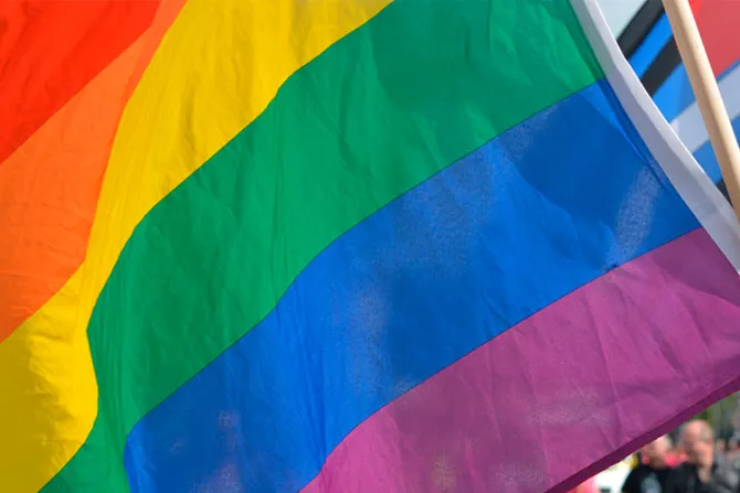 Lobby gay emprende ofensiva legal contra obispos de Ecuador