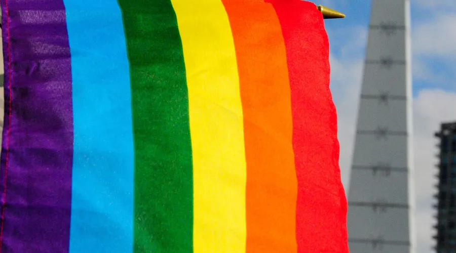 Obispado no autorizó “matrimonio” de un hombre con transexual en Argentina