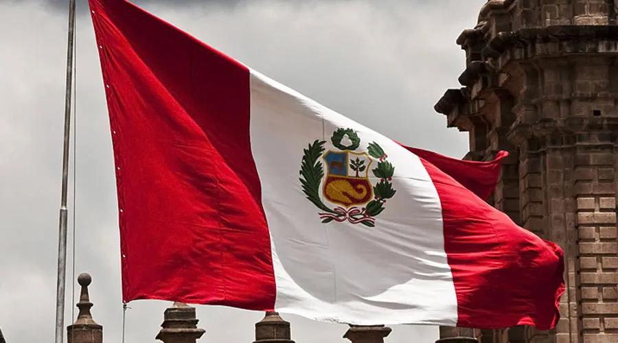 Bandera de Perú. Crédito: Flickr Héctor Pastor Fernández (CC BY-NC-ND 2.0)