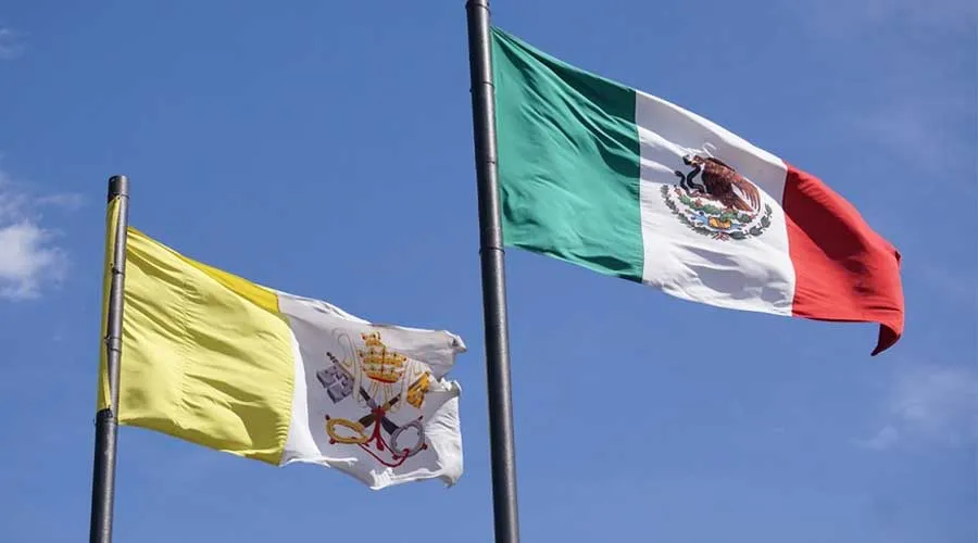 Banderas del Vaticano y de México. Foto: David Ramos / ACI Prensa.?w=200&h=150