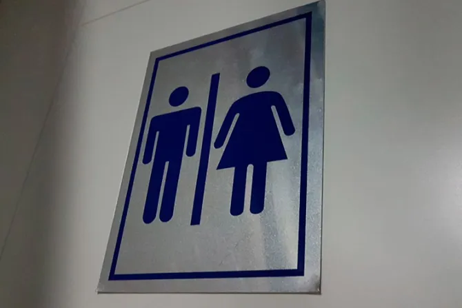 Aprueban “baños transexuales” en la Pontificia Universidad Católica del Perú