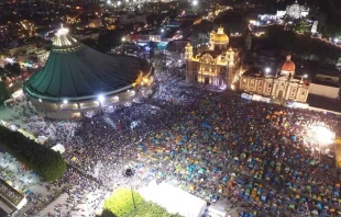 Basu00edlica de Guadalupe y alrededores la noche del 11 de diciembre. Foto: Twitter / Protecciu00f3n Civil de Ciudad de Mu00e9xico. 